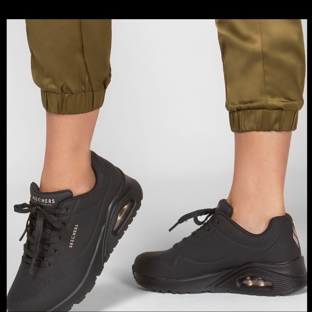 Sketchers Uno-Stand on Air women’s athletic shoe